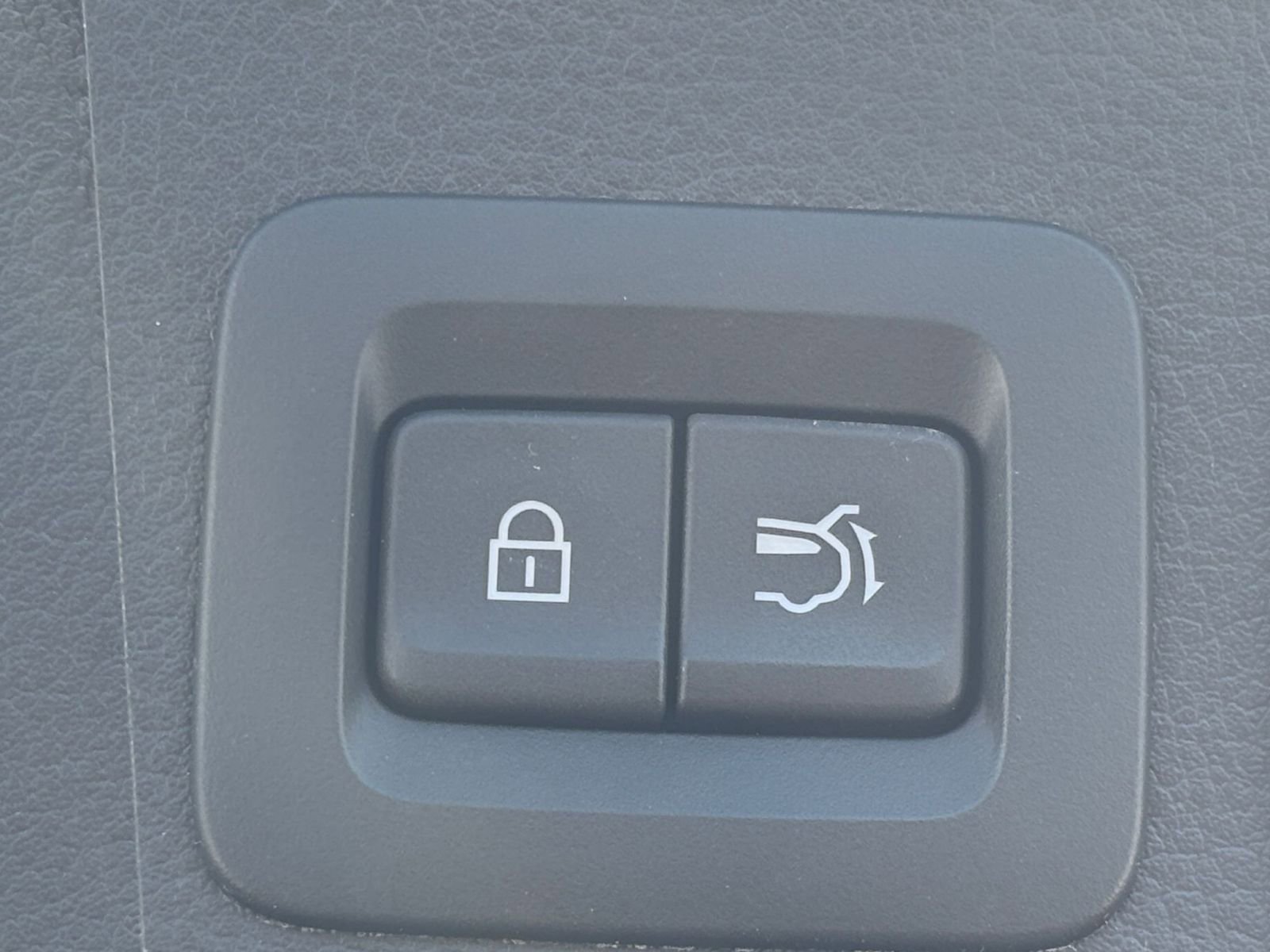 Thumbnail: 2025 Mazda CX-50 - 23