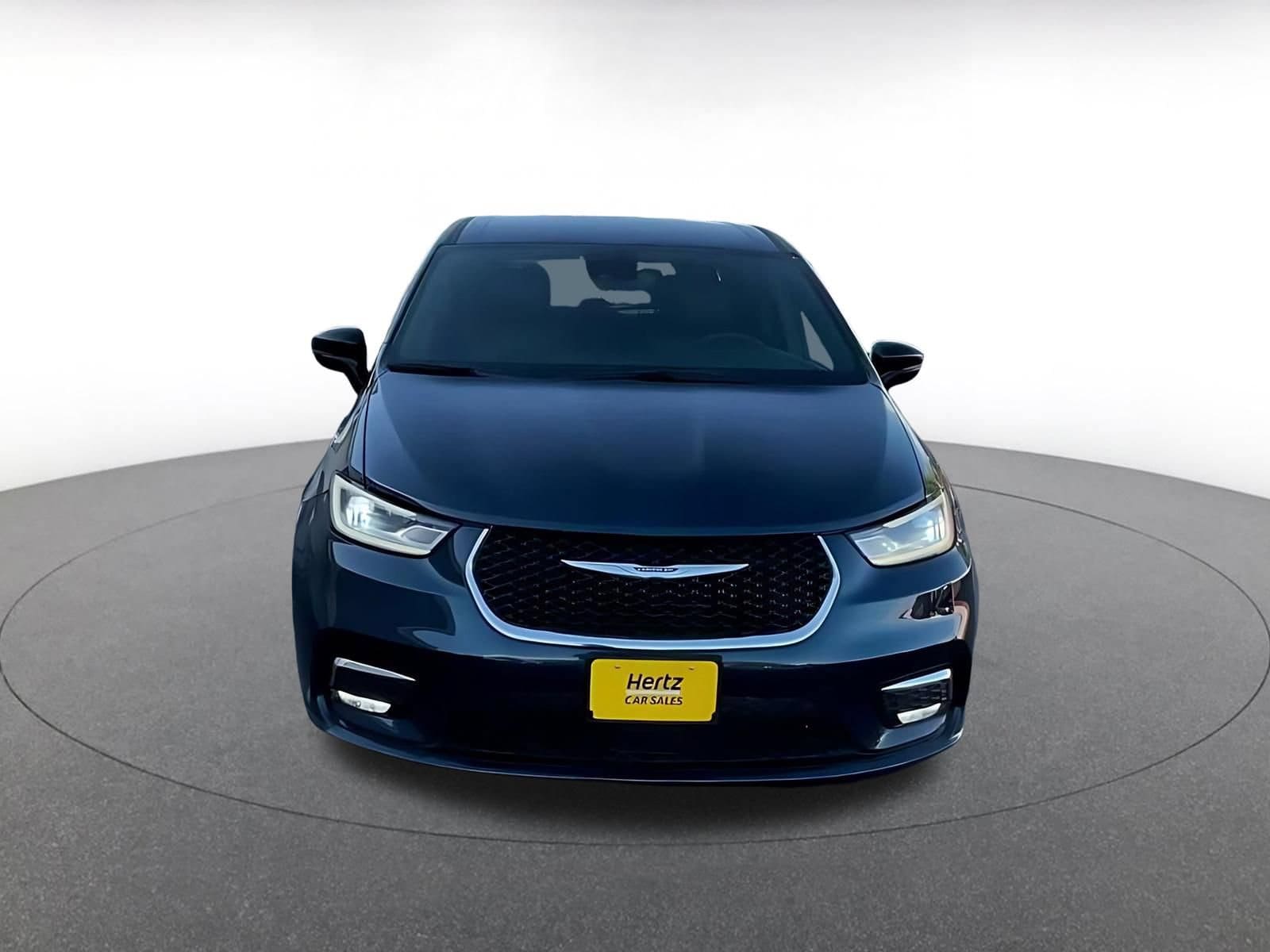 Thumbnail: 2025 Chrysler Pacifica - 4