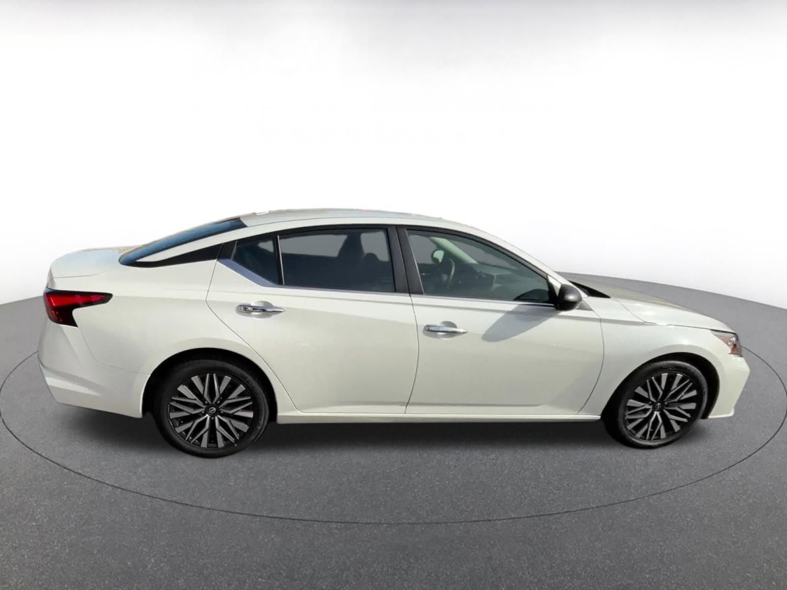 Thumbnail: 2025 Nissan Altima - 16