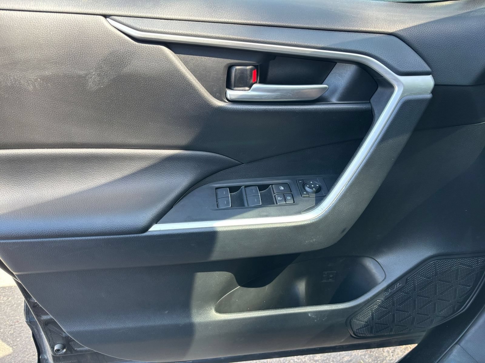 Thumbnail: 2025 Toyota RAV4 - 18