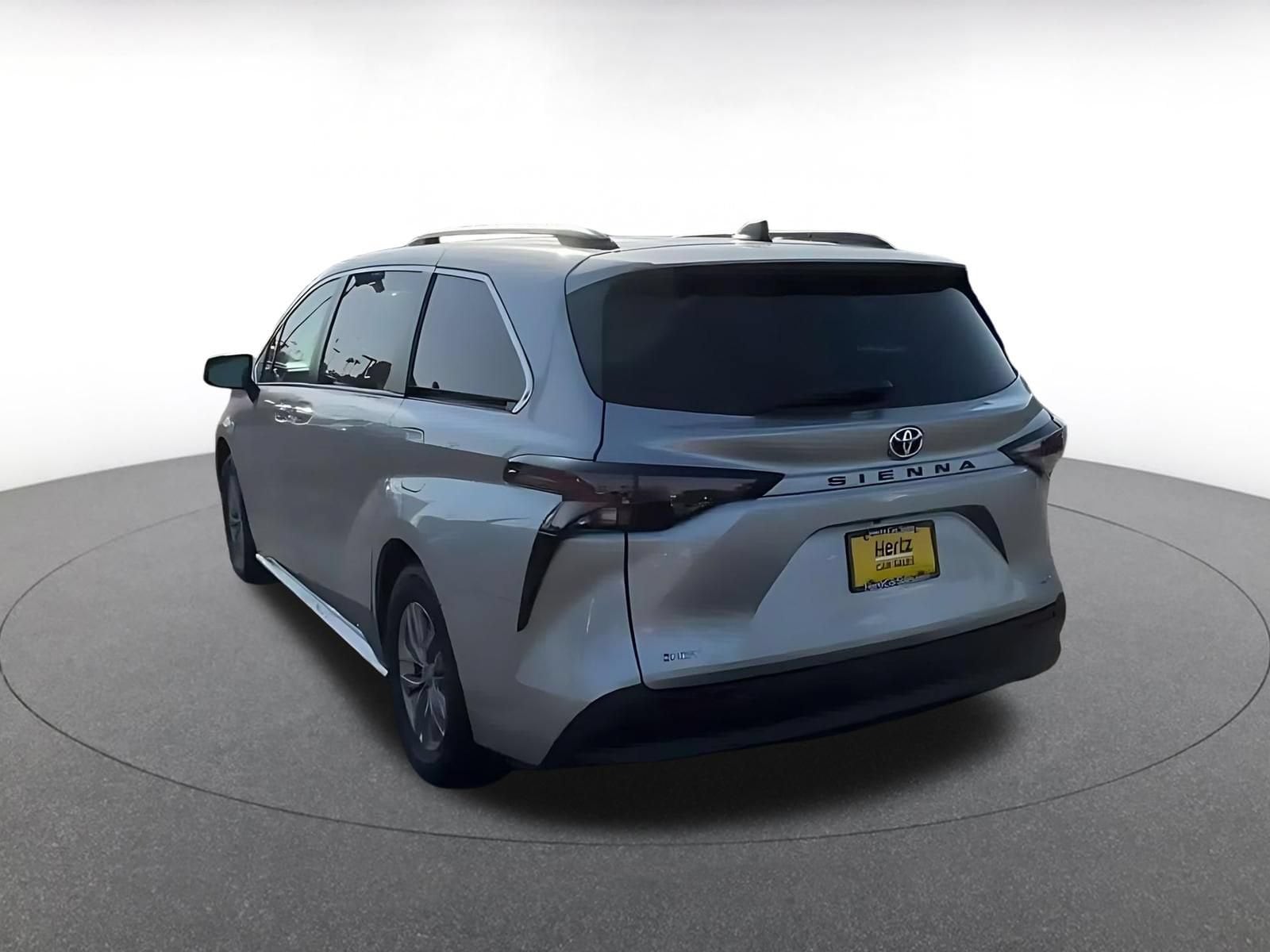 Thumbnail: 2025 Toyota Sienna - 10