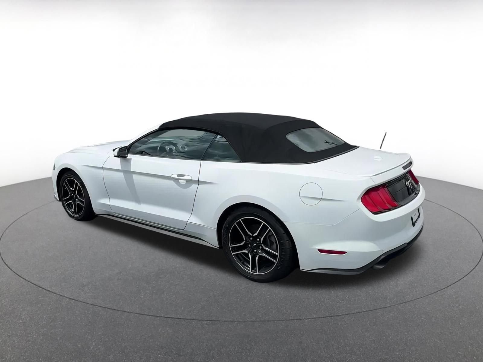 Thumbnail: 2022 Ford Mustang - 8