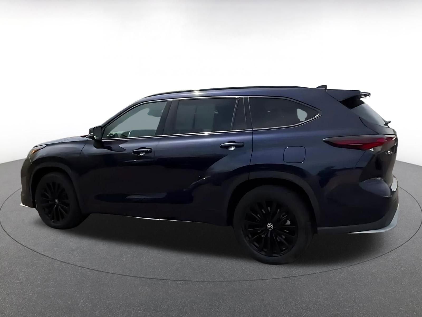 Thumbnail: 2024 Toyota Highlander - 10
