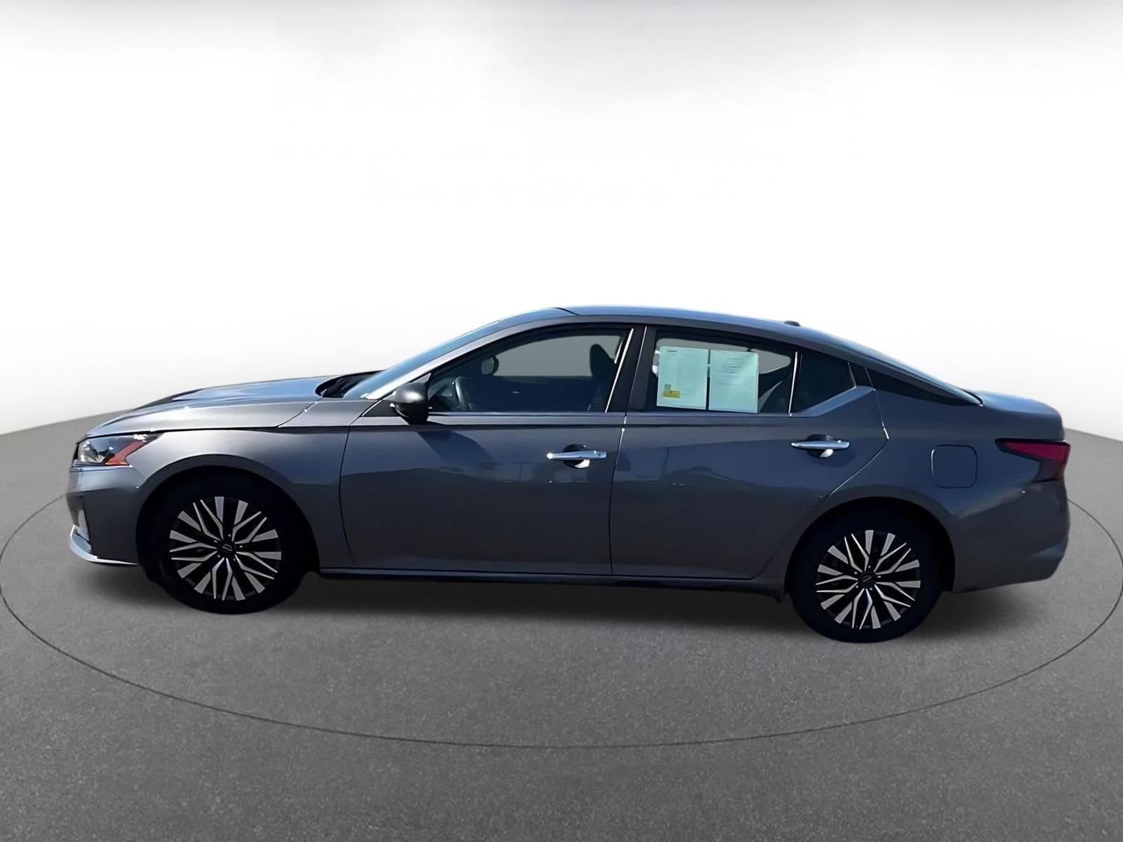 Thumbnail: 2025 Nissan Altima - 9