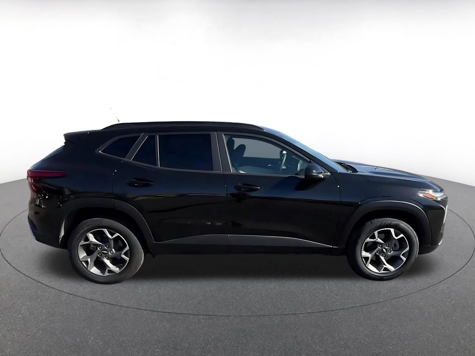 Thumbnail: 2025 Chevrolet Trax - 16