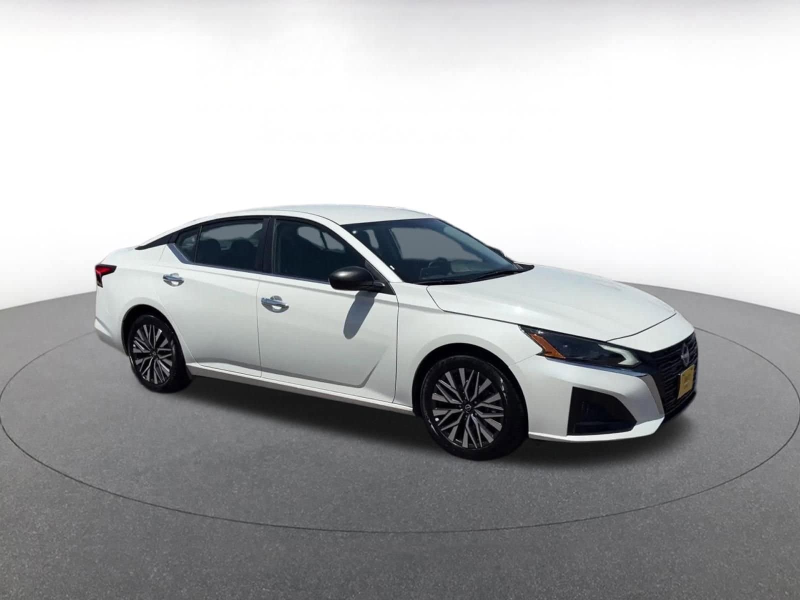 Thumbnail: 2025 Nissan Altima - 2