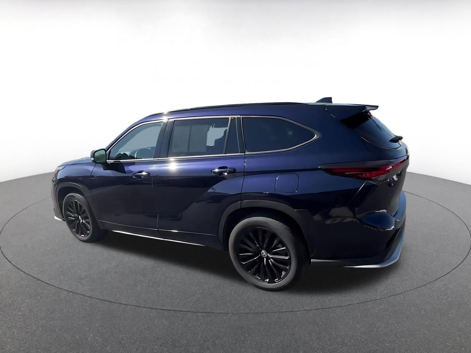 Thumbnail: 2025 Toyota Highlander - 10