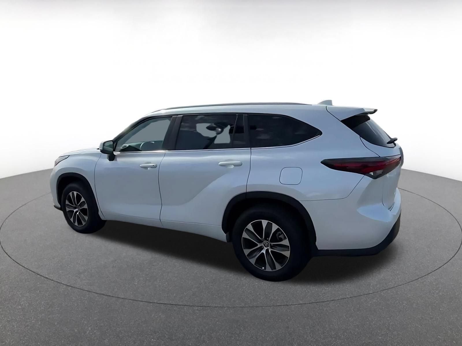 Thumbnail: 2026 Toyota Highlander - 9