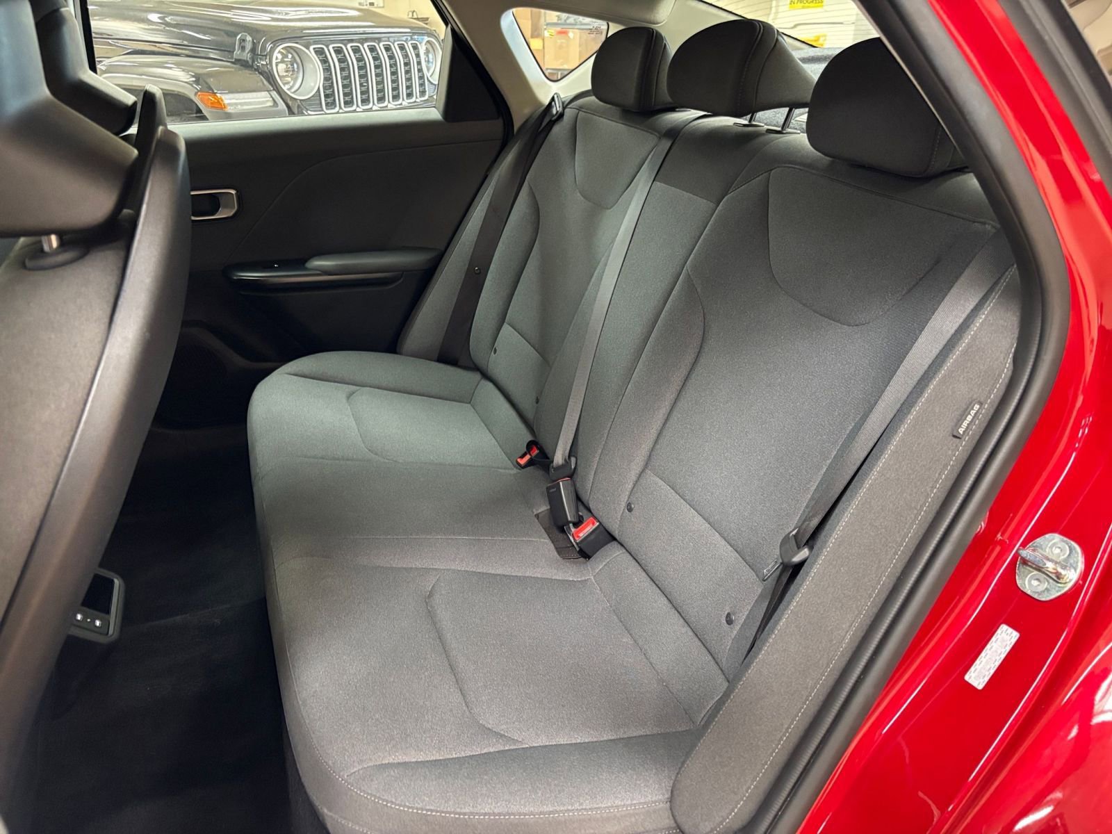 2025 Kia K4 LXS - Photo 37