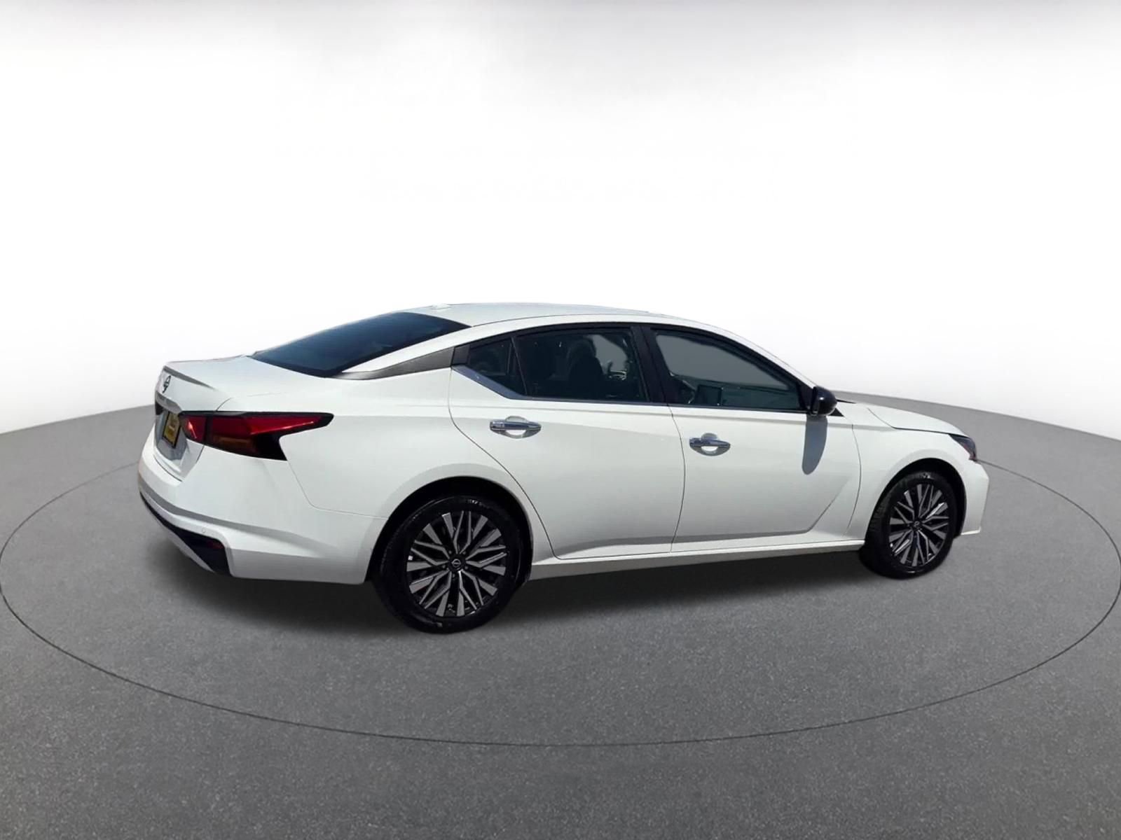 Thumbnail: 2025 Nissan Altima - 14