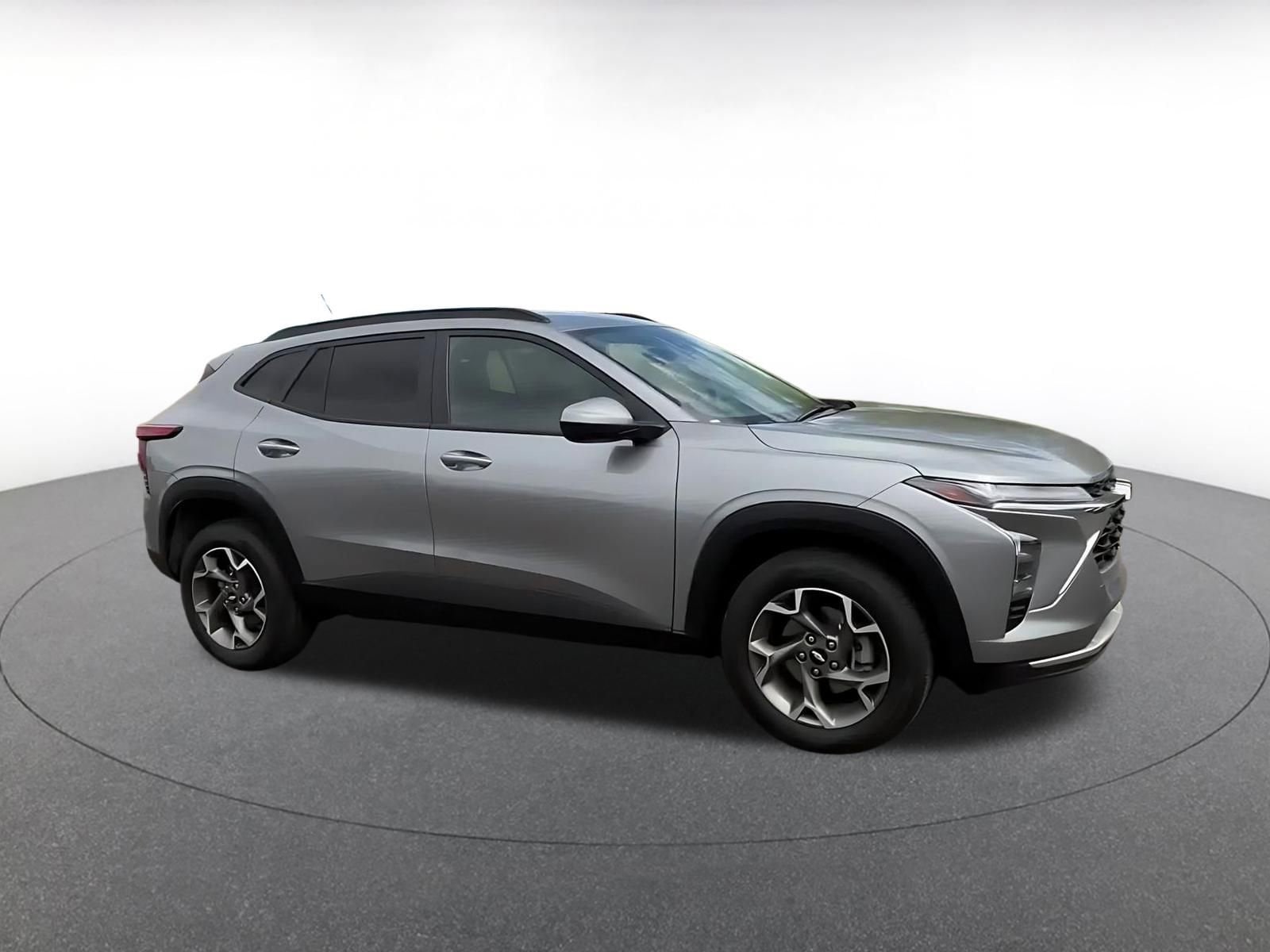 Thumbnail: 2025 Chevrolet Trax - 2