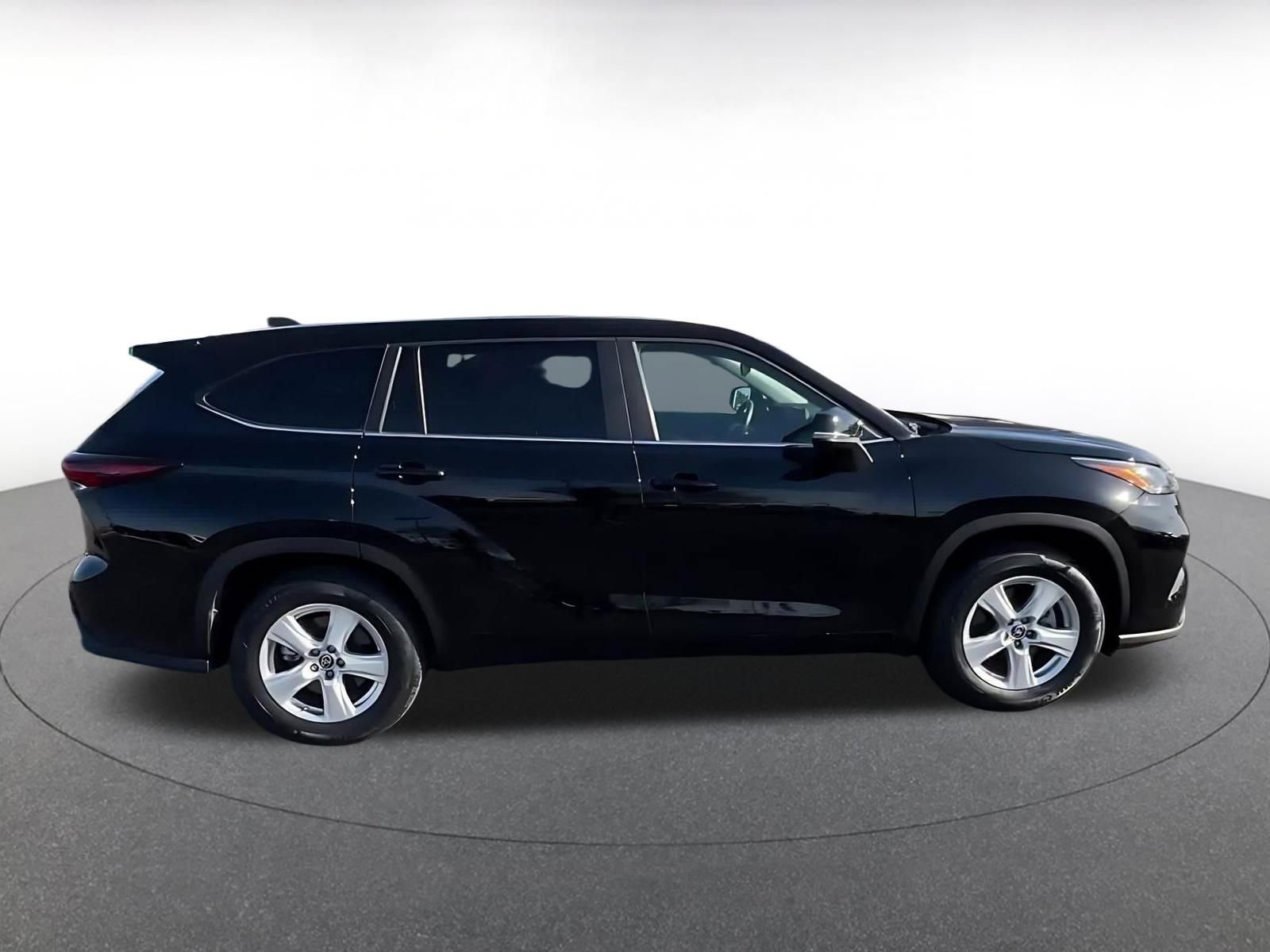 Thumbnail: 2025 Toyota Highlander - 16