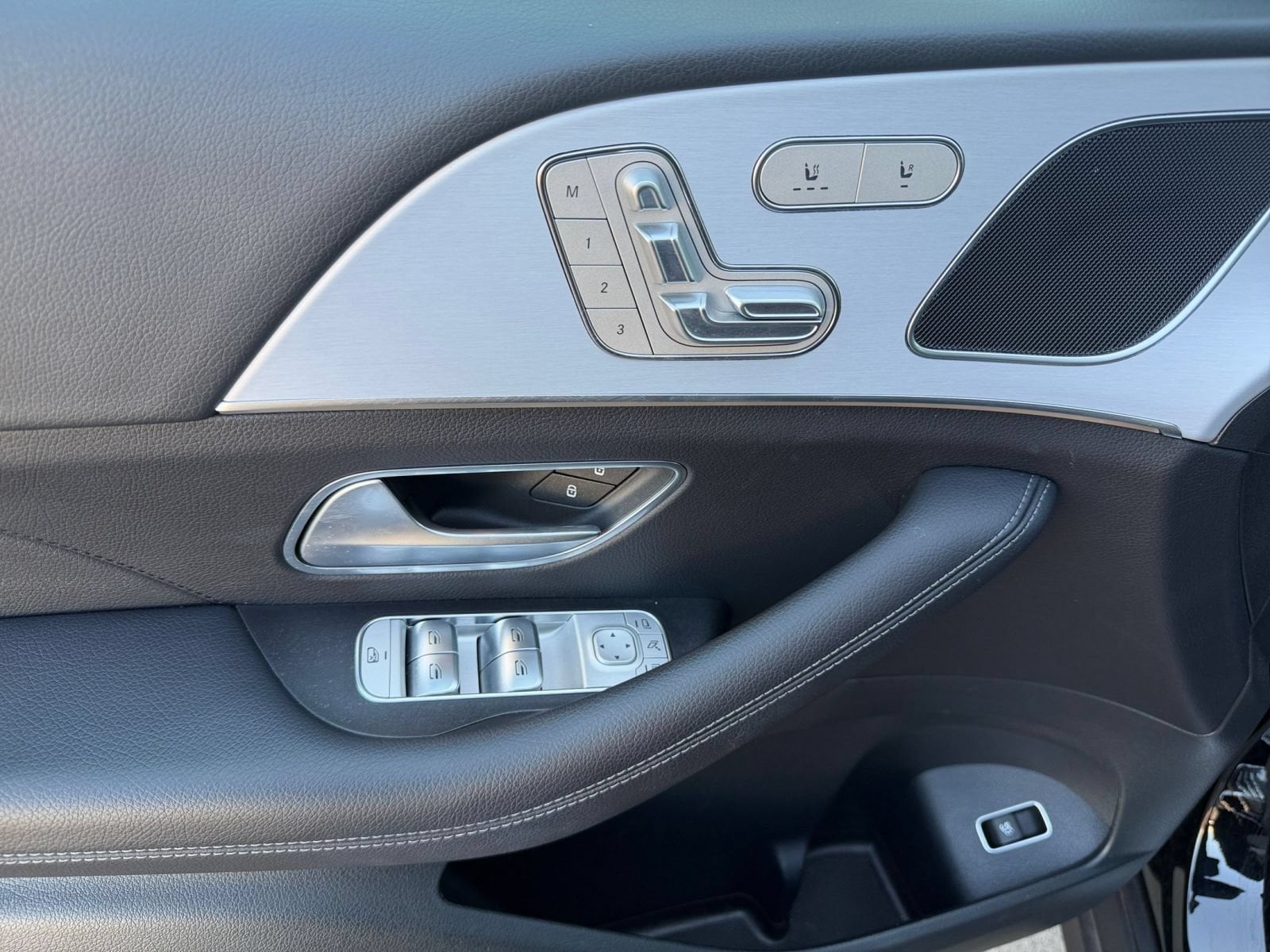 Thumbnail: 2026 Mercedes-Benz GLE - 18