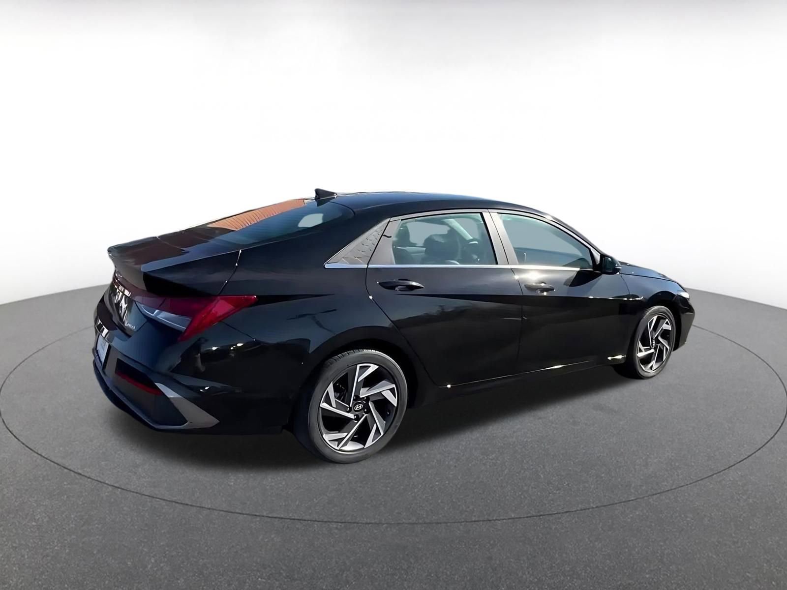 Thumbnail: 2025 Hyundai Elantra - 15