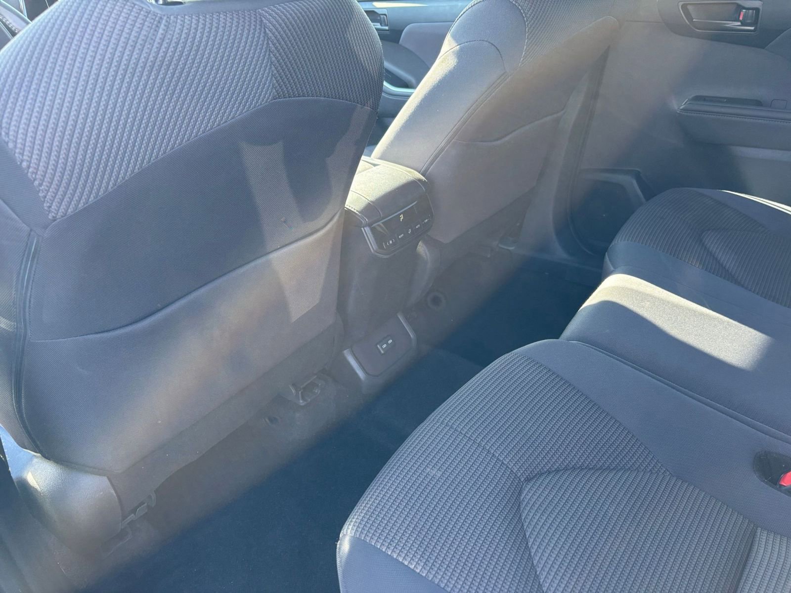 Thumbnail: 2025 Toyota Highlander - 25