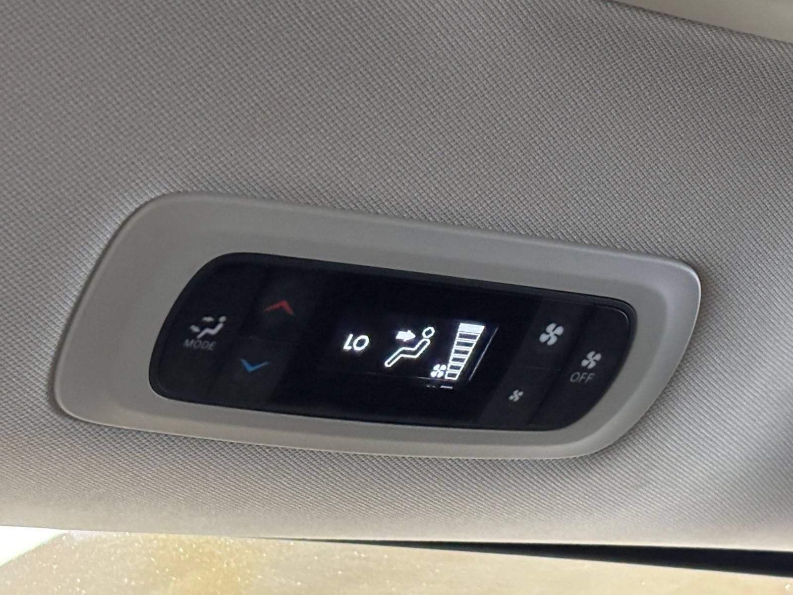 Thumbnail: 2023 Chrysler Voyager - 20