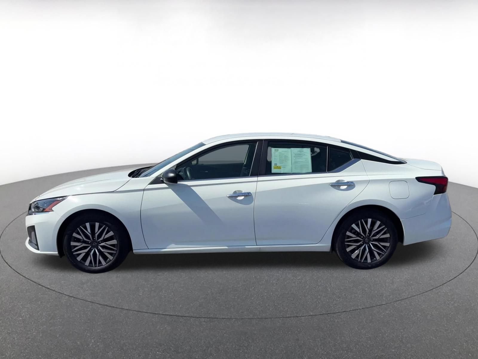 Thumbnail: 2025 Nissan Altima - 9