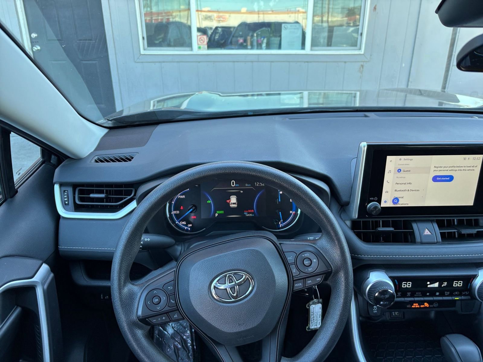 Thumbnail: 2025 Toyota RAV4 - 33