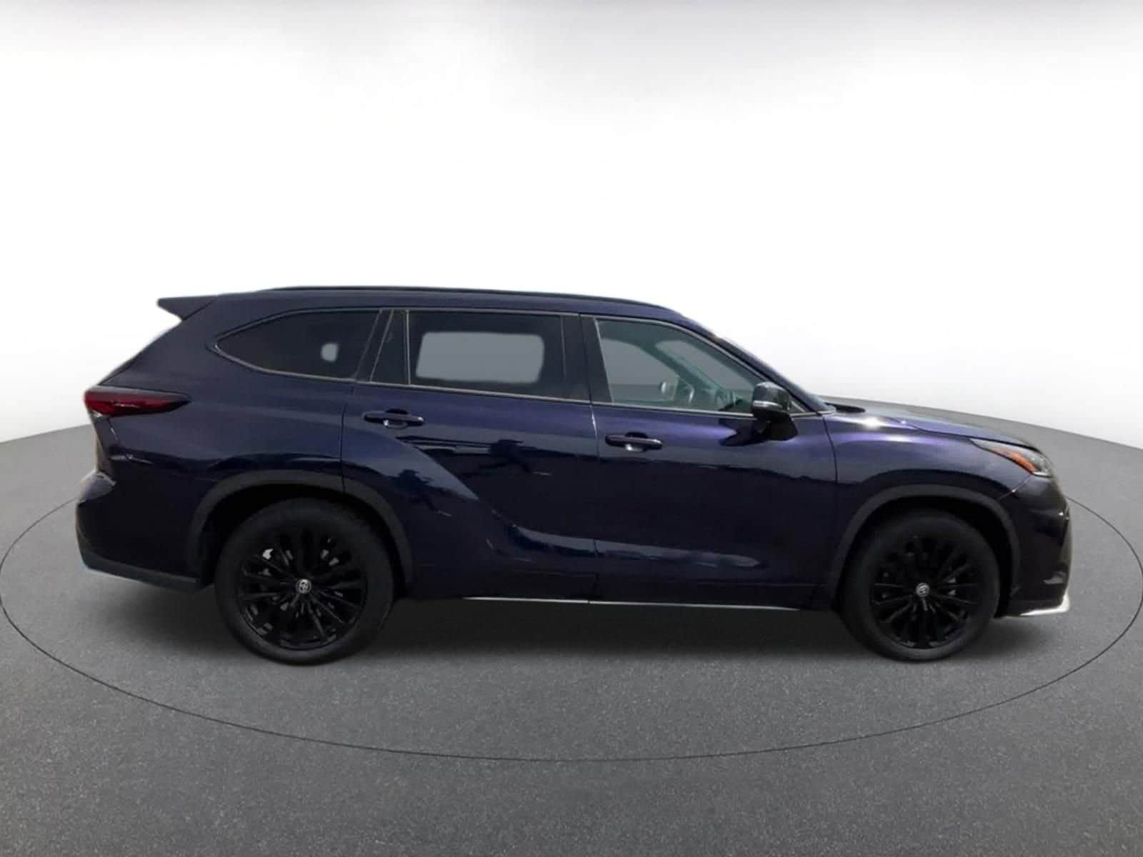 Thumbnail: 2024 Toyota Highlander - 16