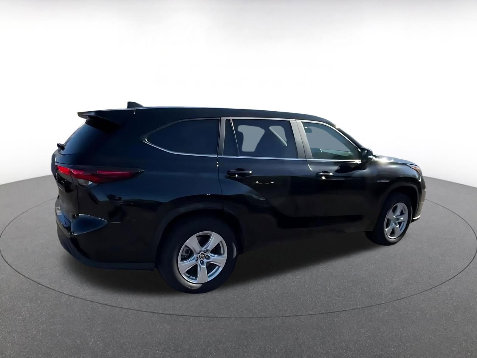 Thumbnail: 2025 Toyota Highlander - 15