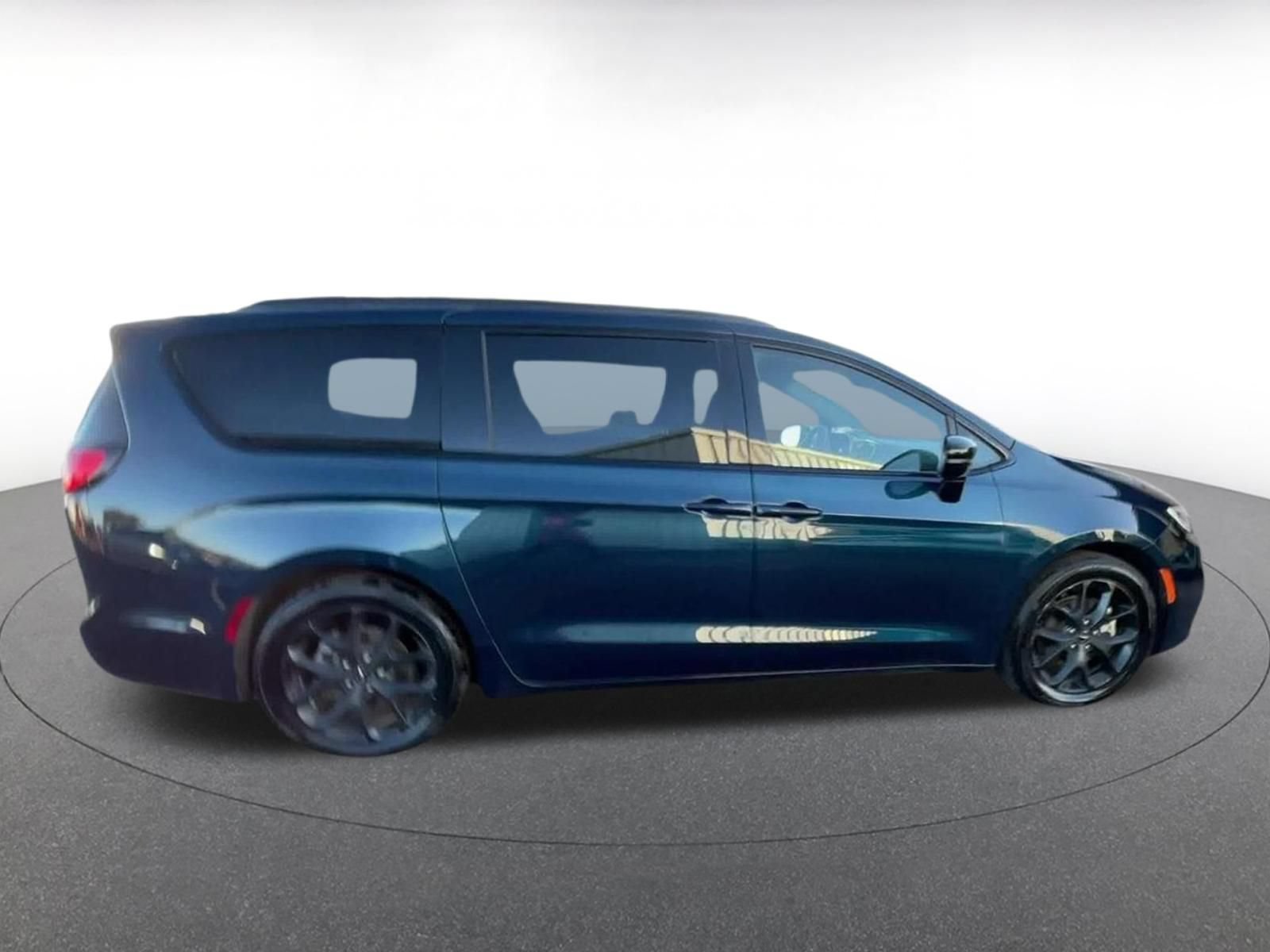 Thumbnail: 2025 Chrysler Pacifica - 16