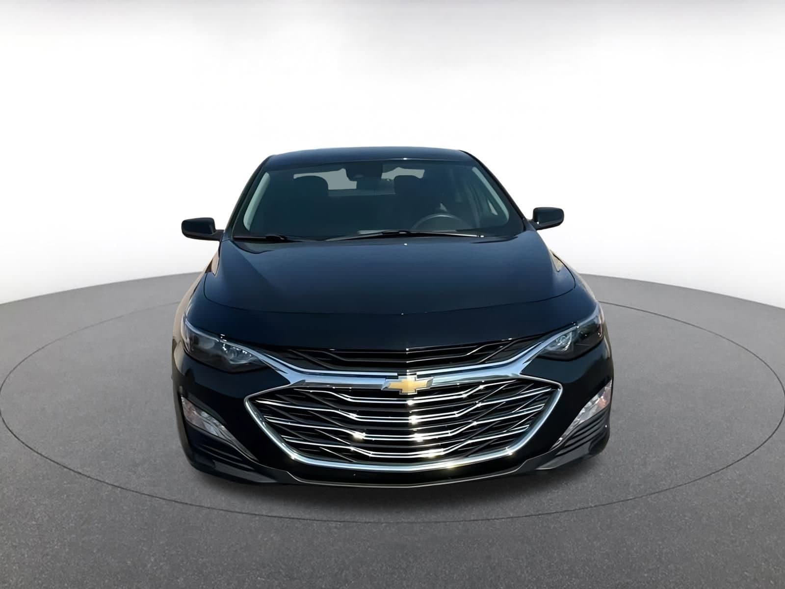 Thumbnail: 2023 Chevrolet Malibu - 4