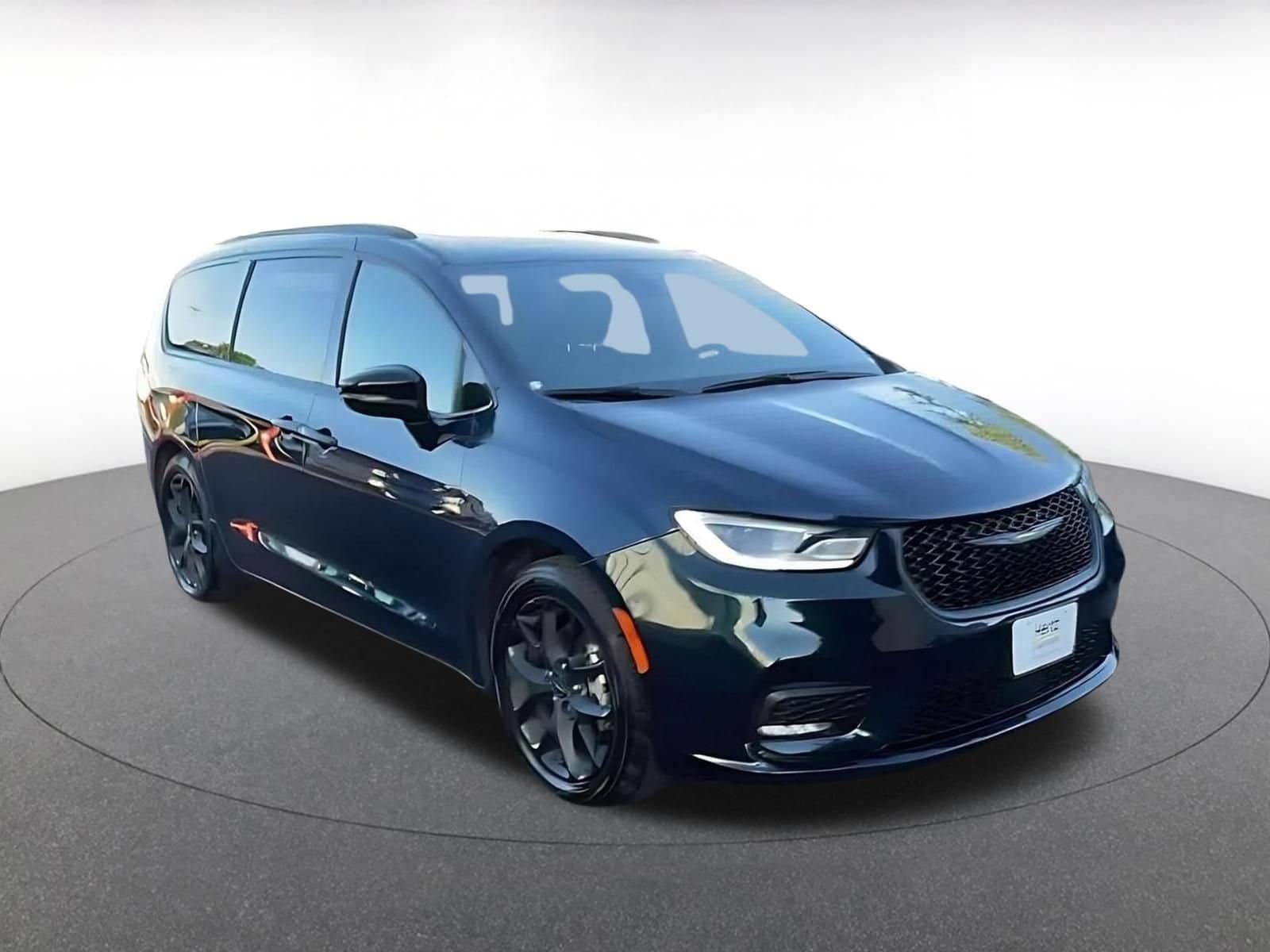 Thumbnail: 2025 Chrysler Pacifica - 3