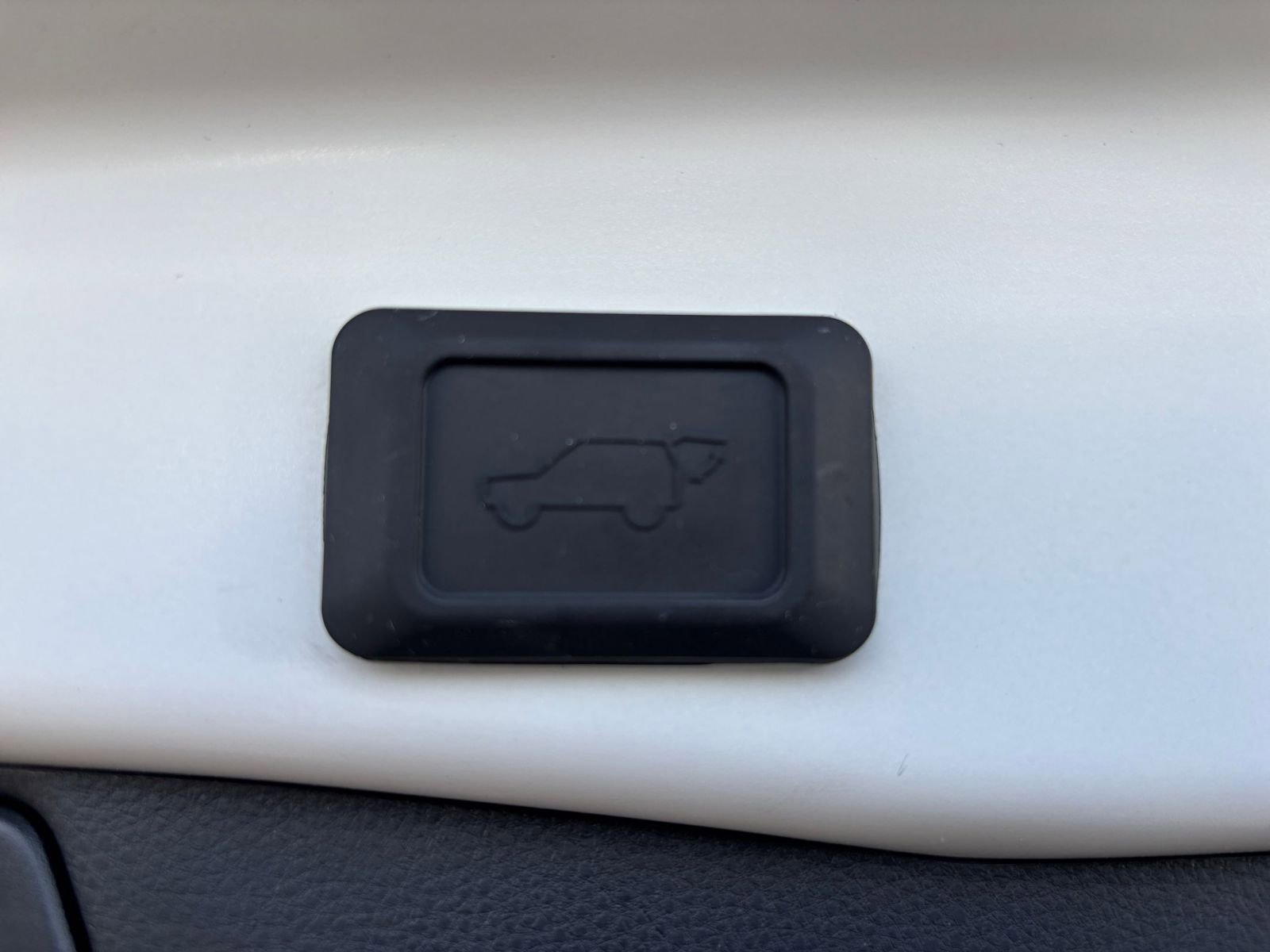 Thumbnail: 2025 Toyota RAV4 - 23