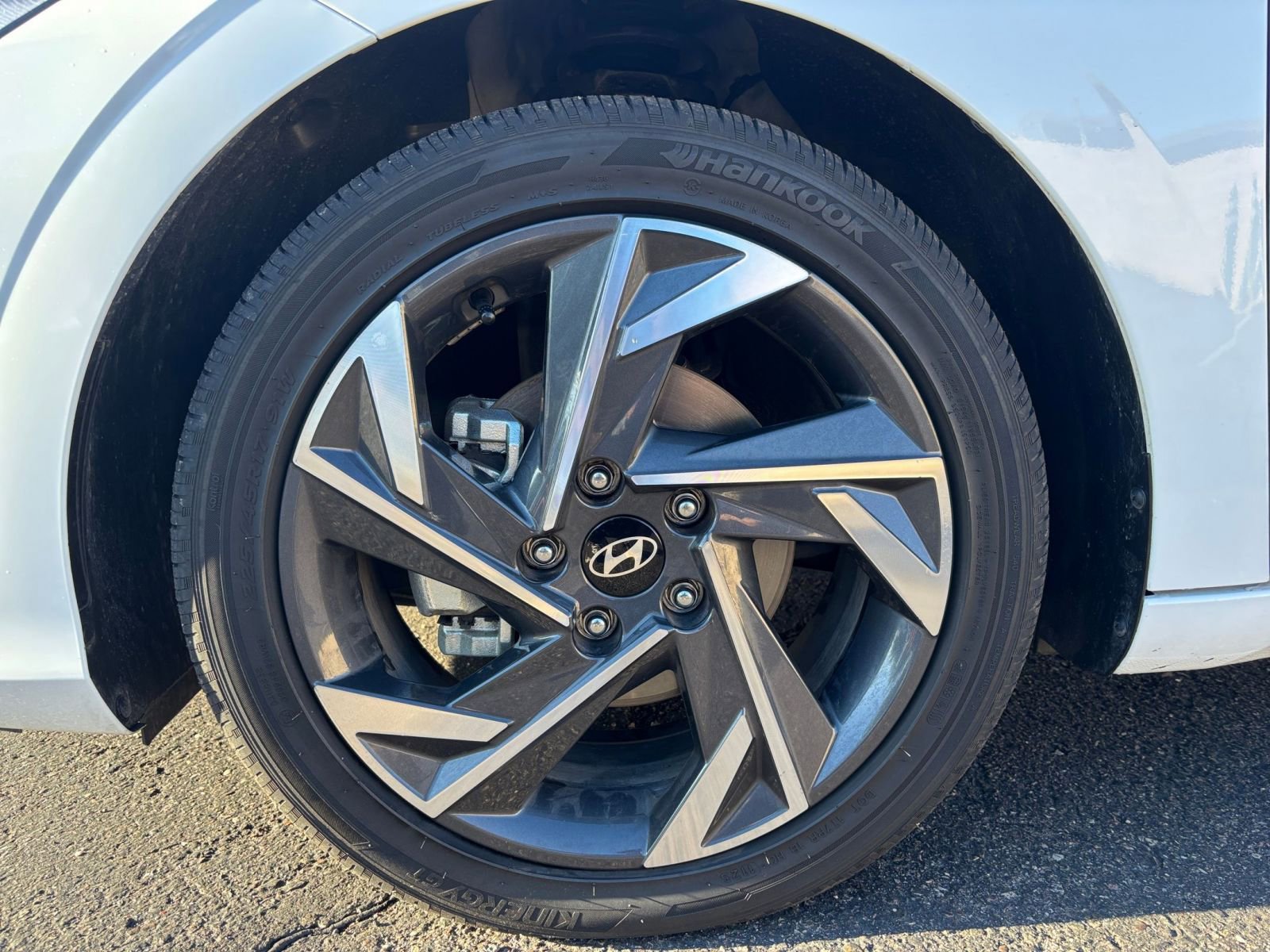 Thumbnail: 2025 Hyundai Elantra - 32