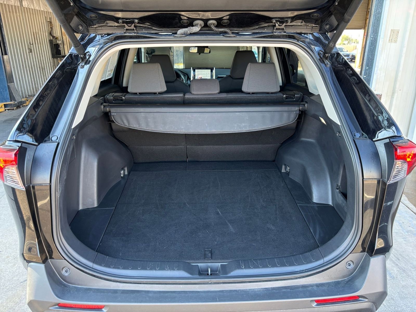 Thumbnail: 2025 Toyota RAV4 - 33