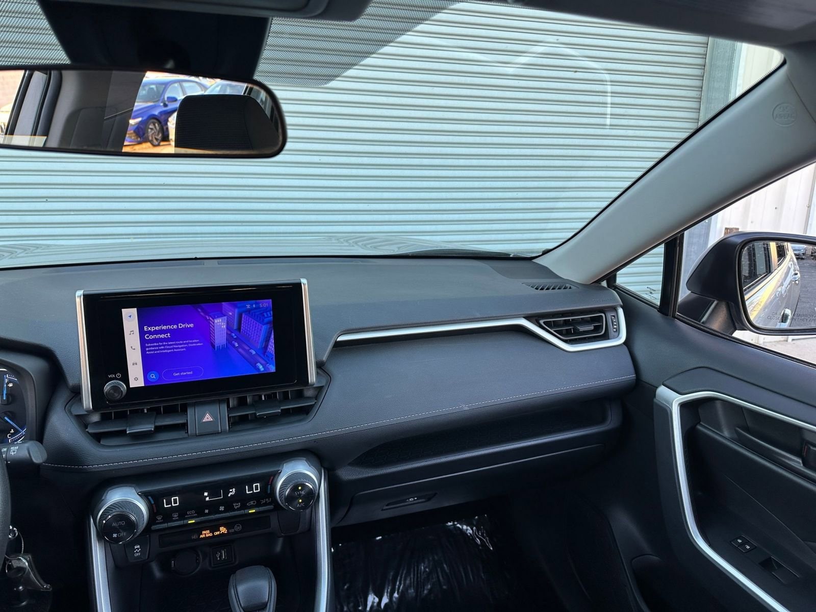 Thumbnail: 2025 Toyota RAV4 - 34