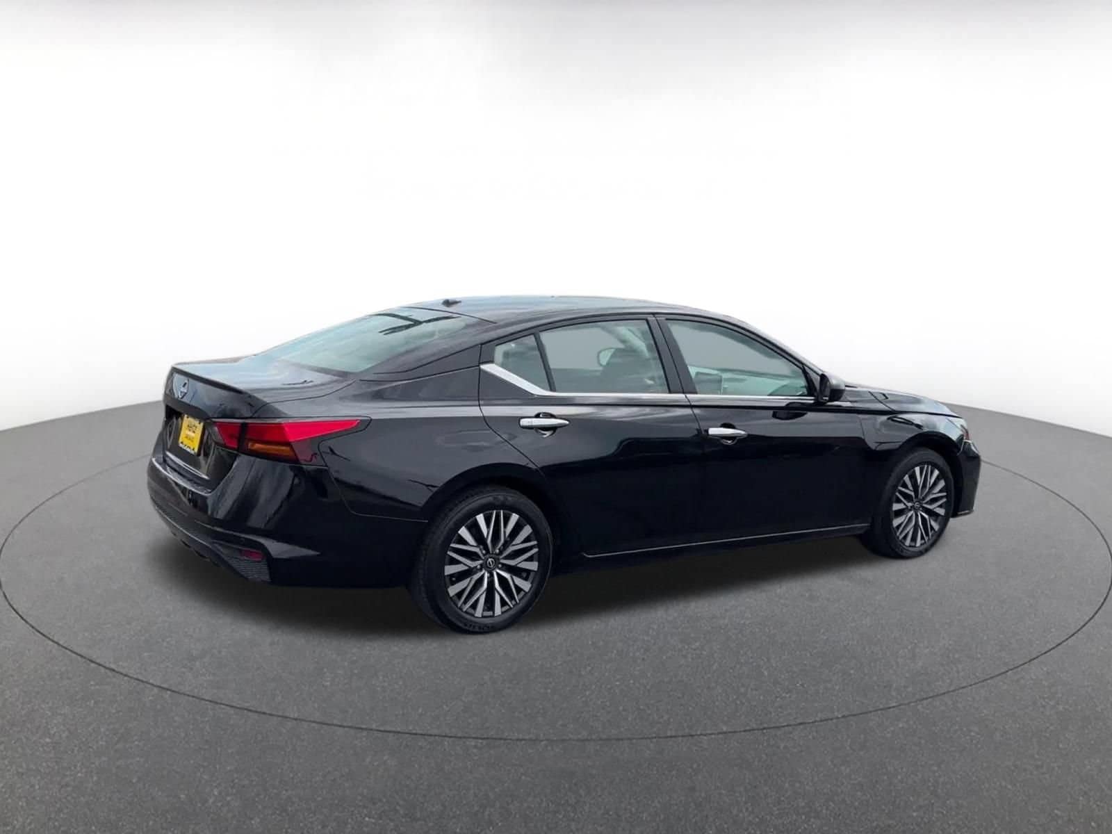Thumbnail: 2025 Nissan Altima - 12