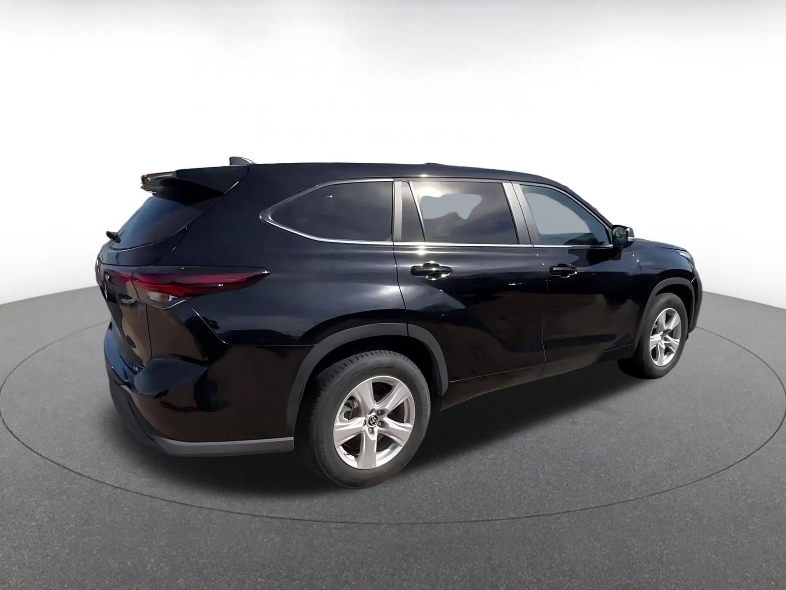 Thumbnail: 2025 Toyota Highlander - 15