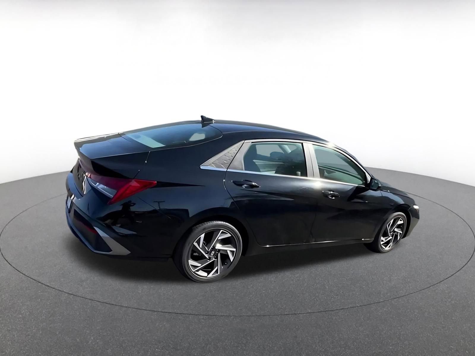 Thumbnail: 2025 Hyundai Elantra - 15