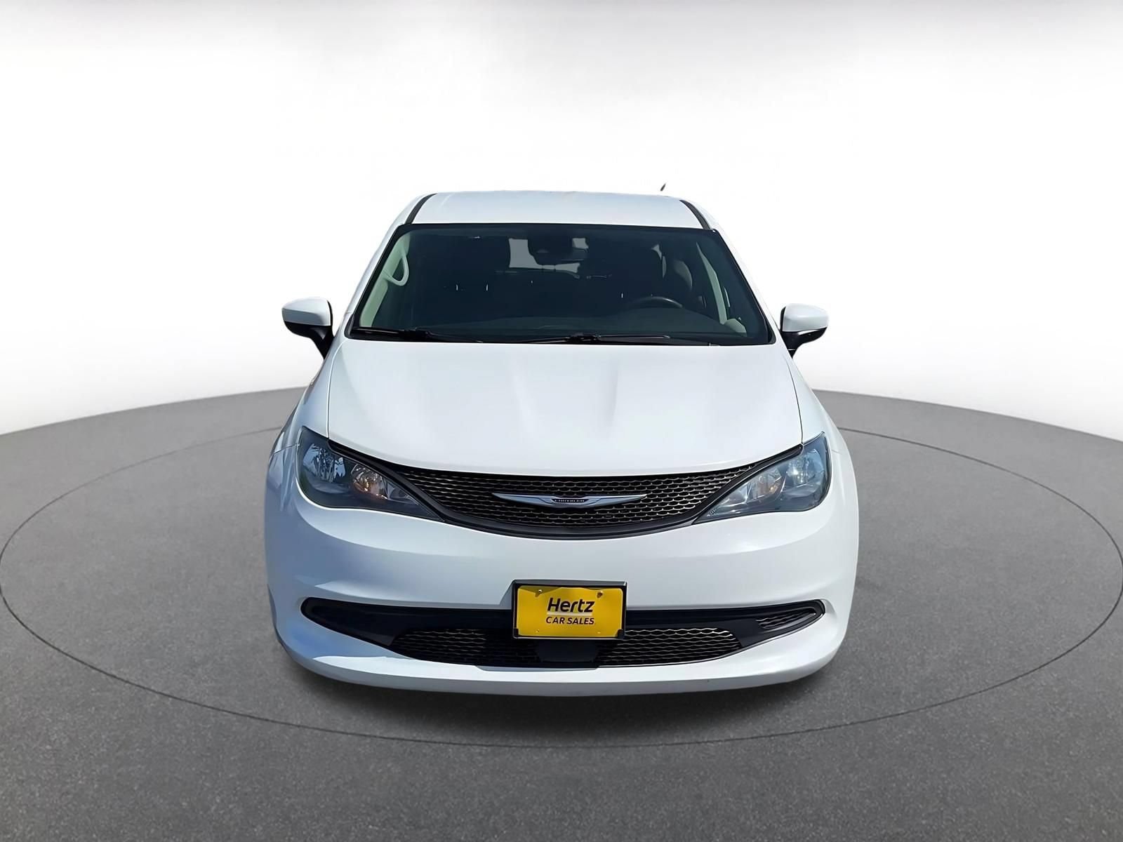 Thumbnail: 2023 Chrysler Voyager - 4