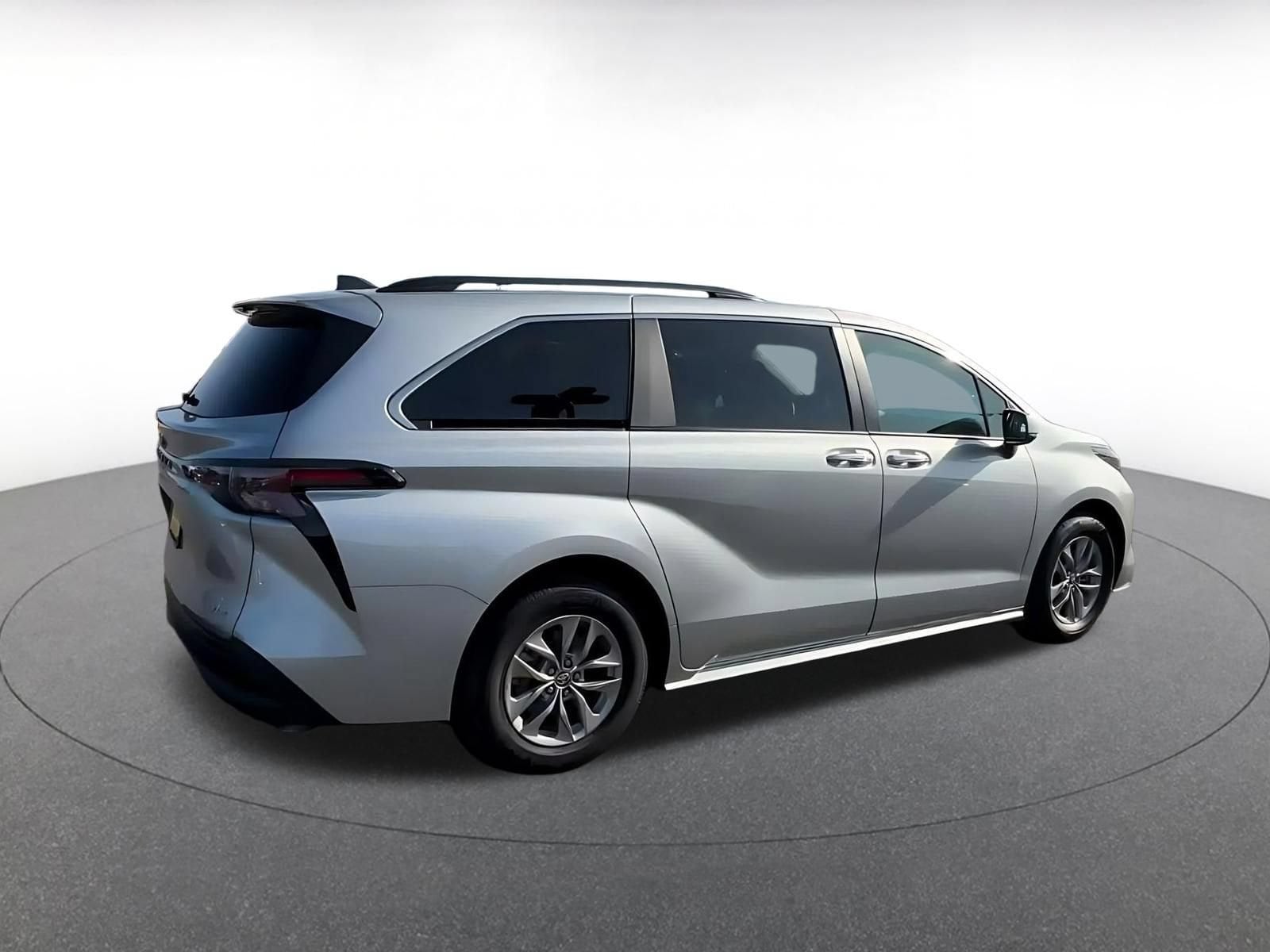 Thumbnail: 2025 Toyota Sienna - 14