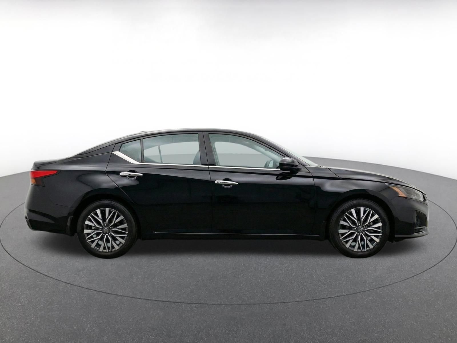 Thumbnail: 2025 Nissan Altima - 10