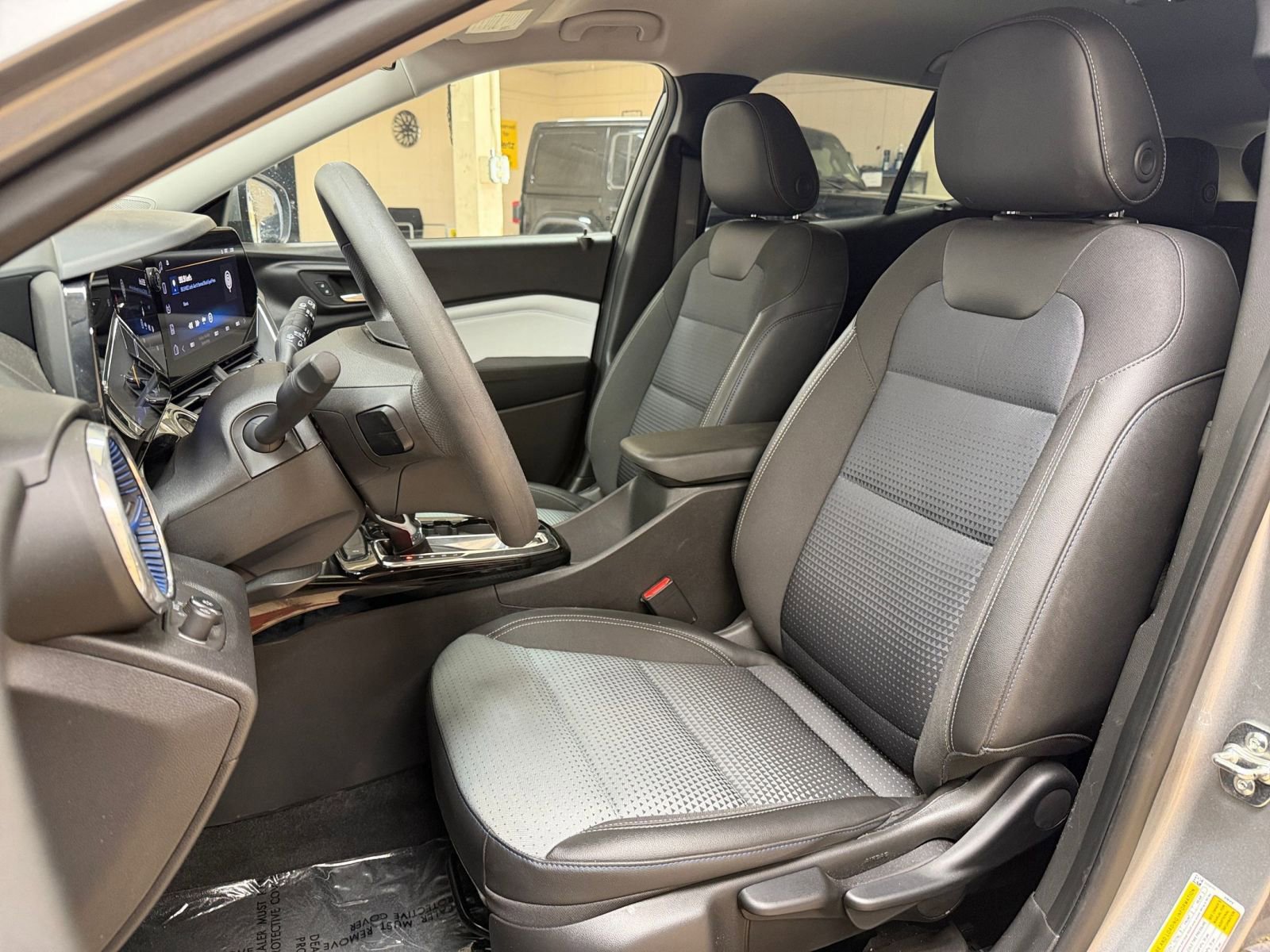 Thumbnail: 2025 Chevrolet Trax - 35
