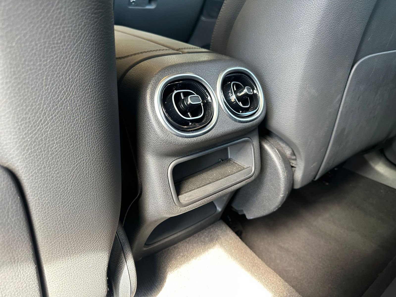 Thumbnail: 2024 Mercedes-Benz GLC - 24