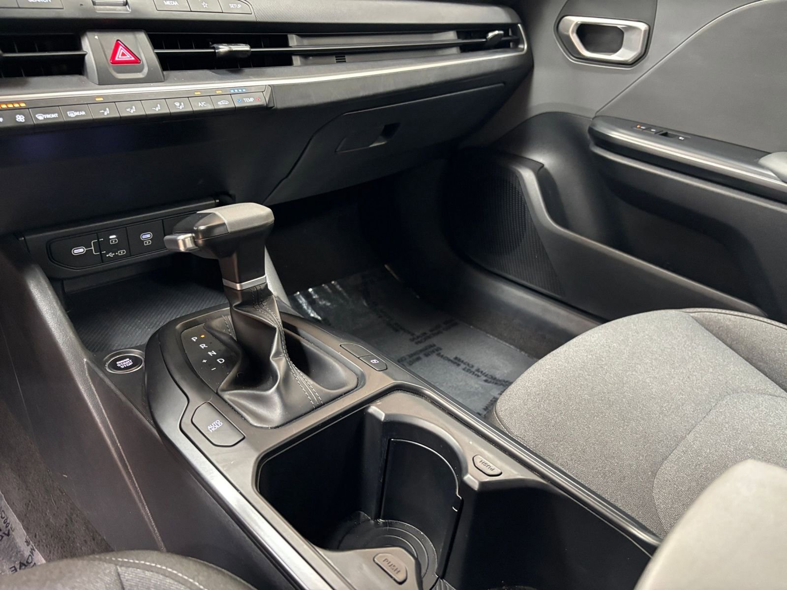 2025 Kia K4 LXS - Photo 40