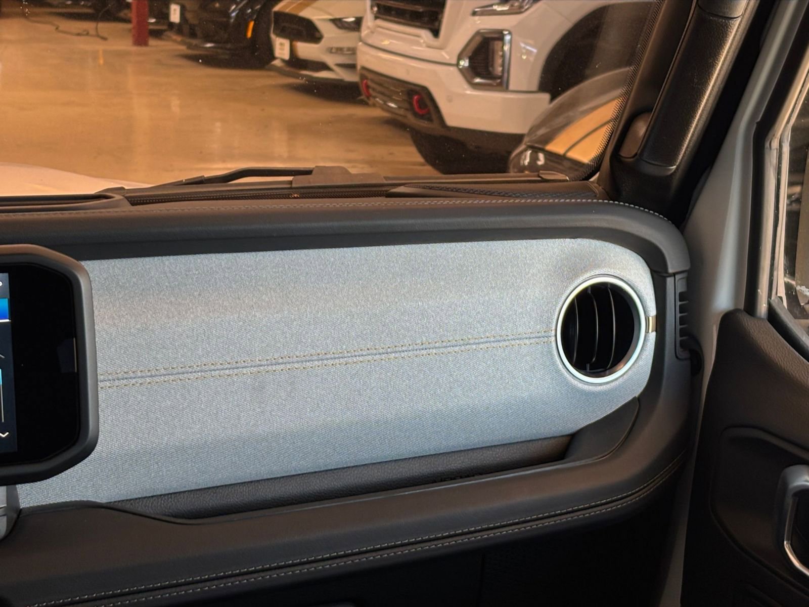 Thumbnail: 2025 Jeep Wrangler - 34