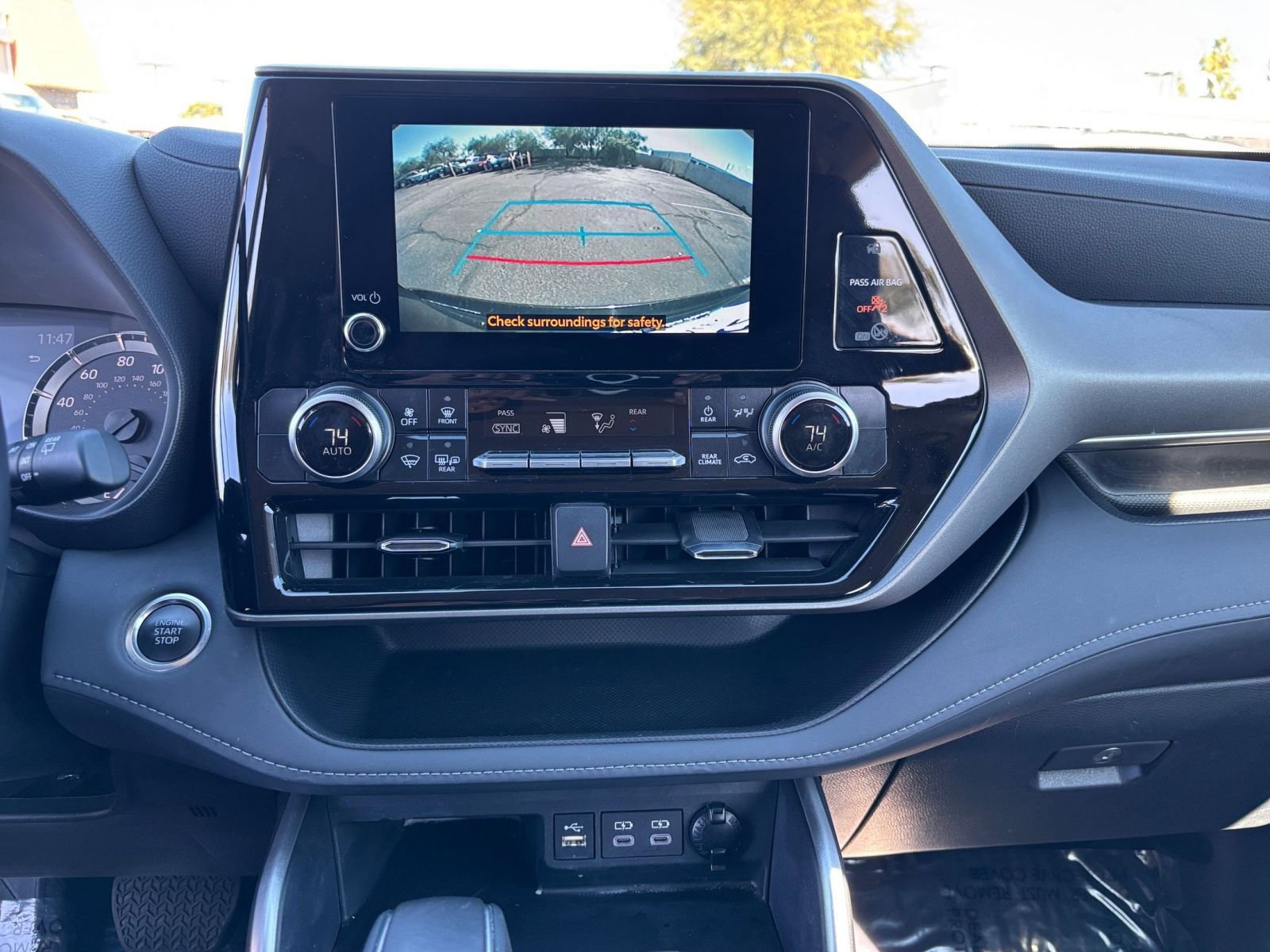 Thumbnail: 2025 Toyota Highlander - 18