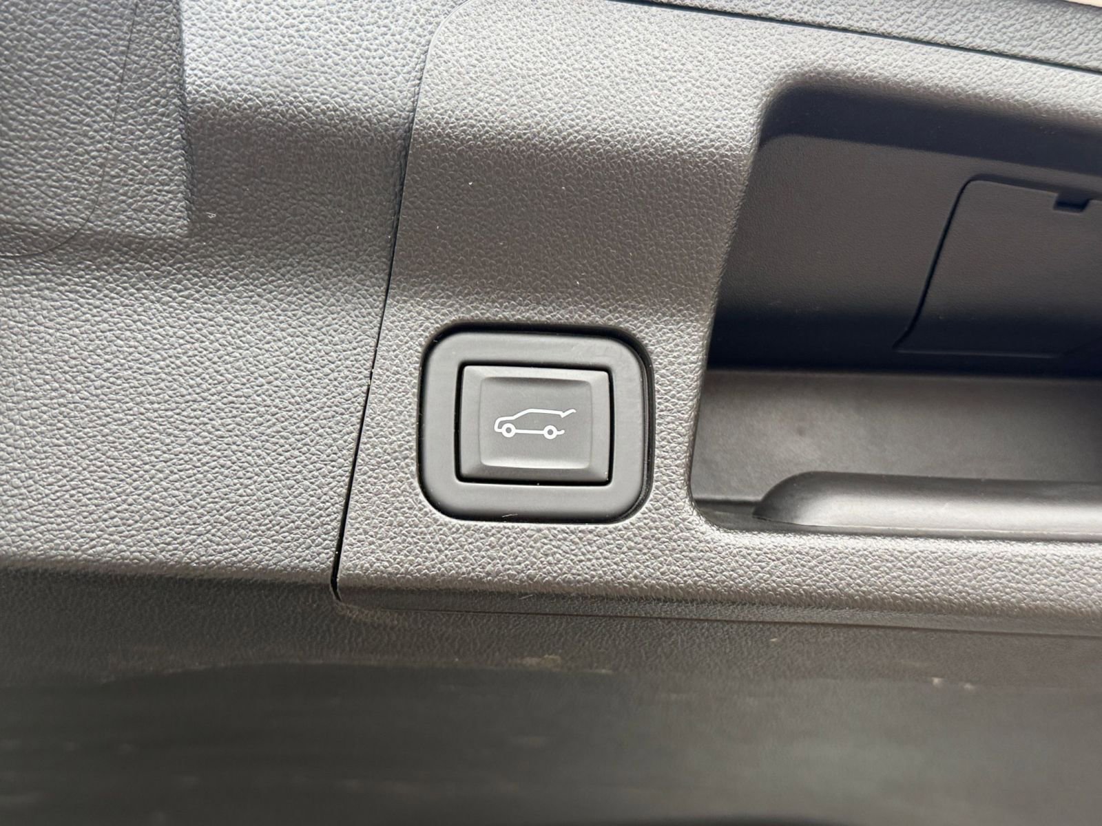 Thumbnail: 2023 GMC Acadia - 23