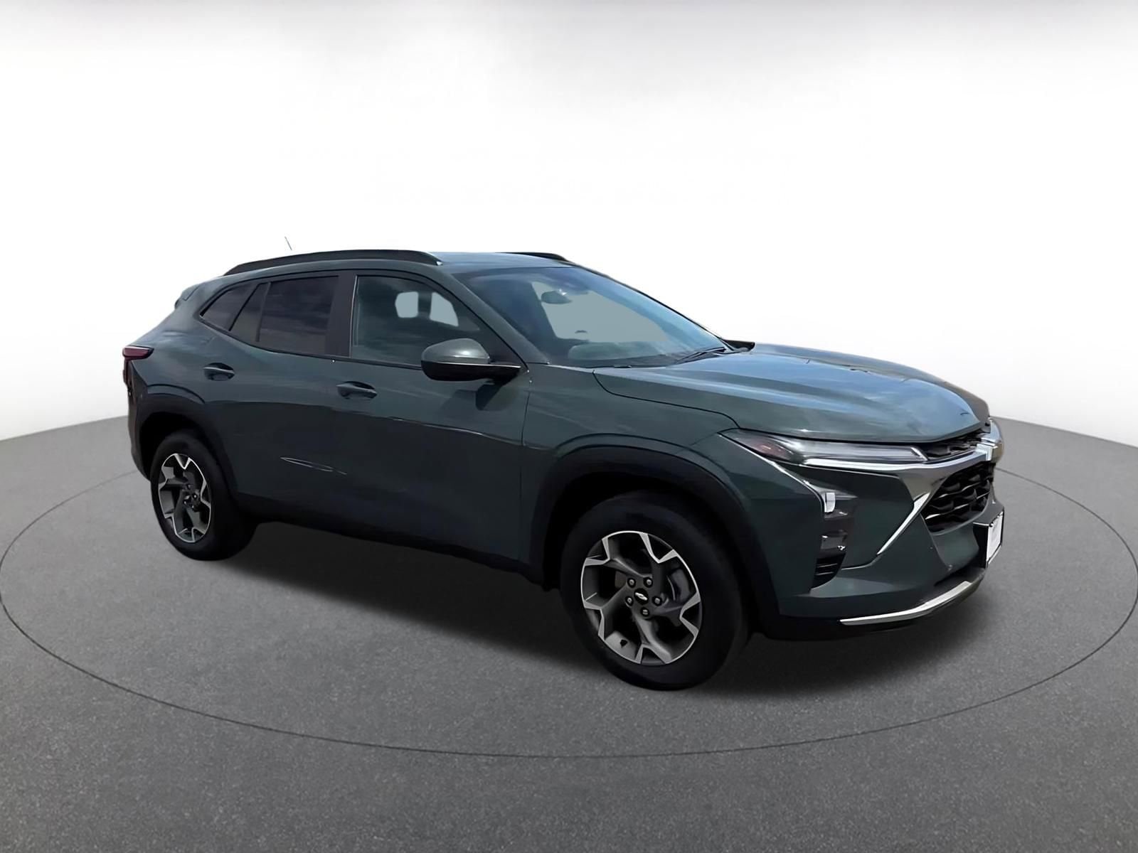 Thumbnail: 2025 Chevrolet Trax - 2