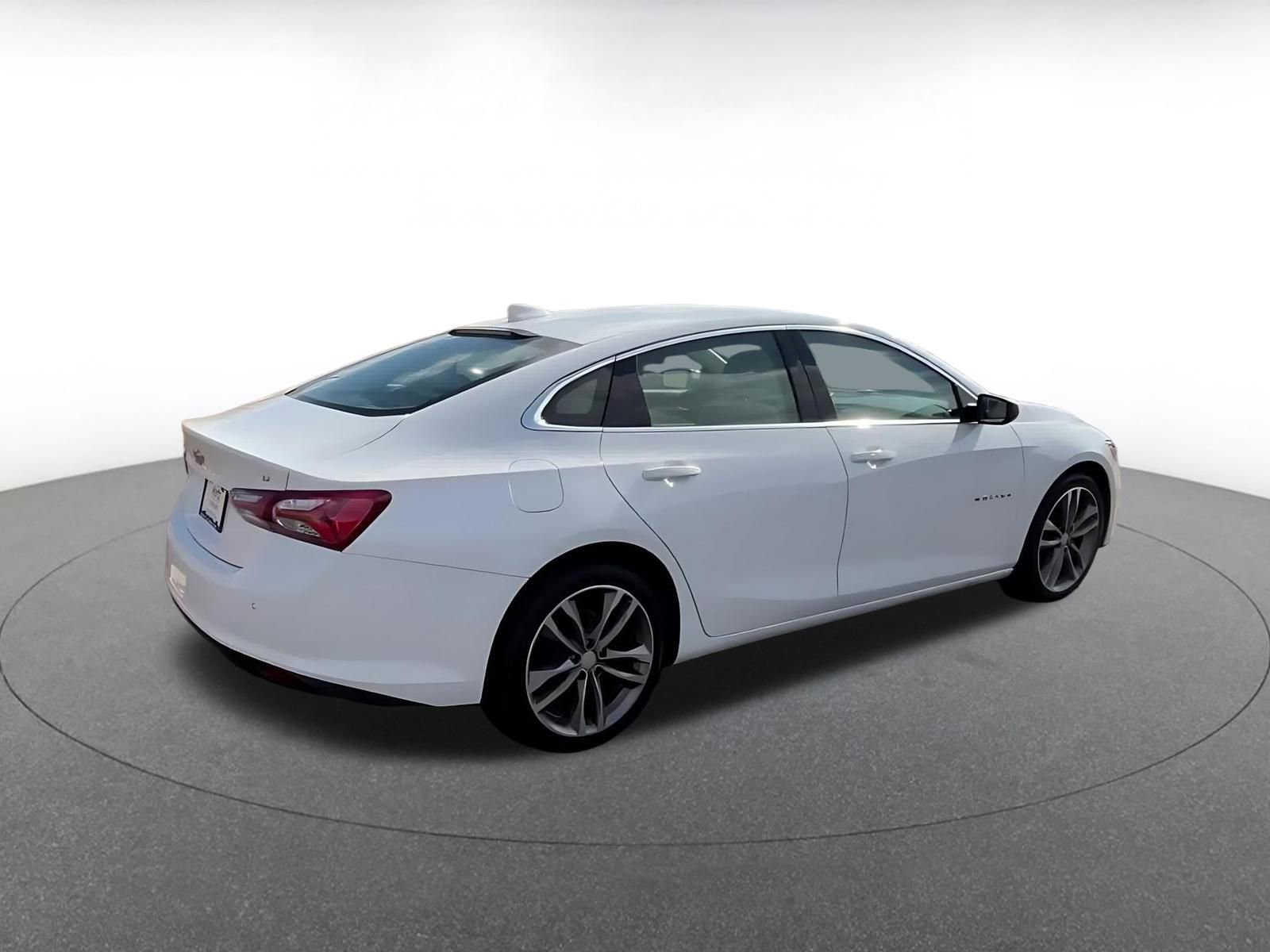 Thumbnail: 2024 Chevrolet Malibu - 12