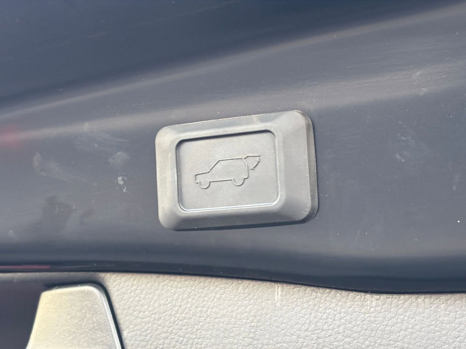 Thumbnail: 2025 Toyota RAV4 - 24