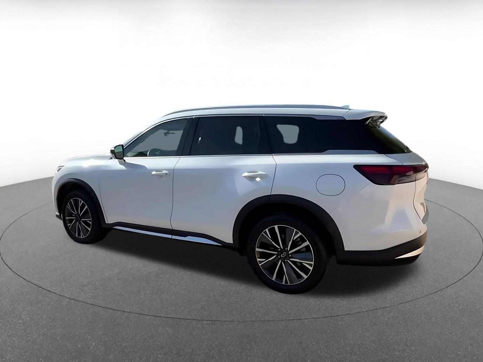 Thumbnail: 2026 INFINITI QX60 - 10