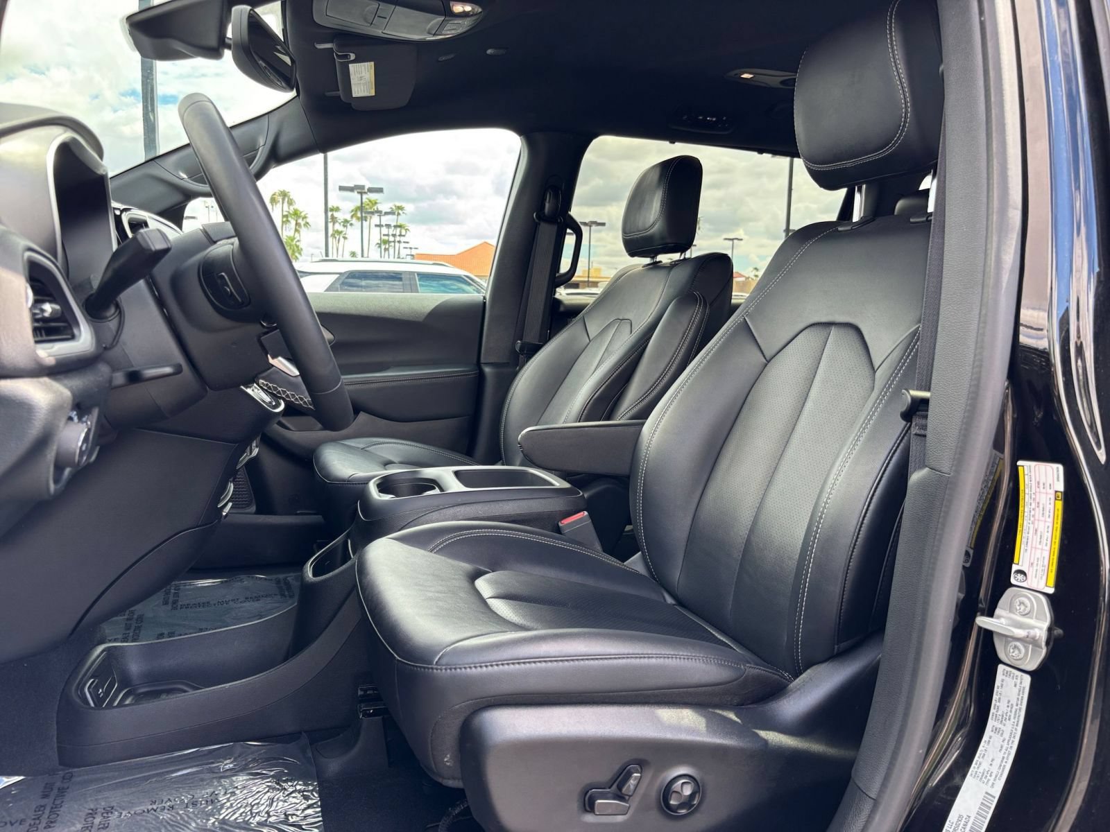Thumbnail: 2025 Chrysler Pacifica - 28