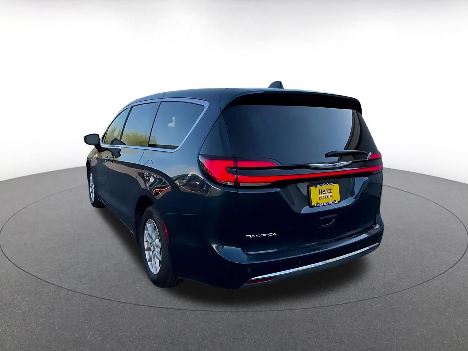 Thumbnail: 2025 Chrysler Pacifica - 10
