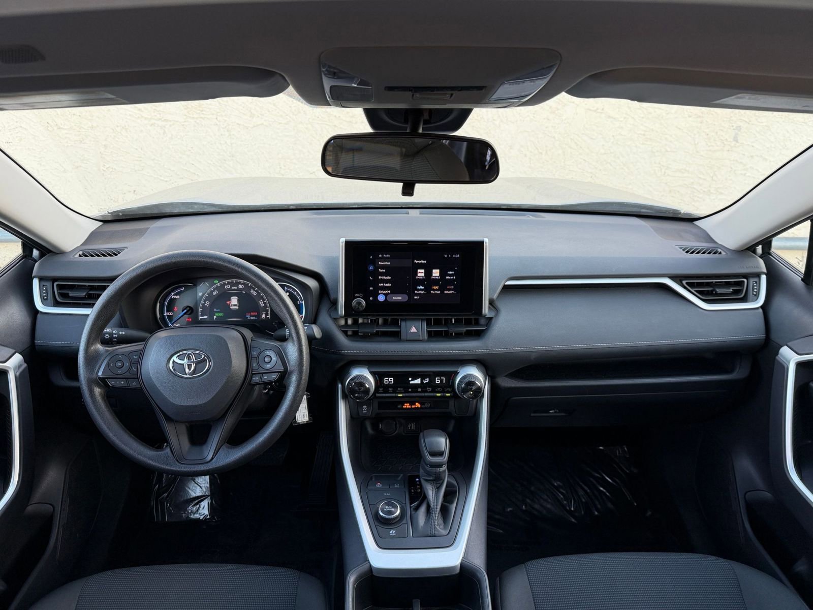 Thumbnail: 2025 Toyota RAV4 - 32